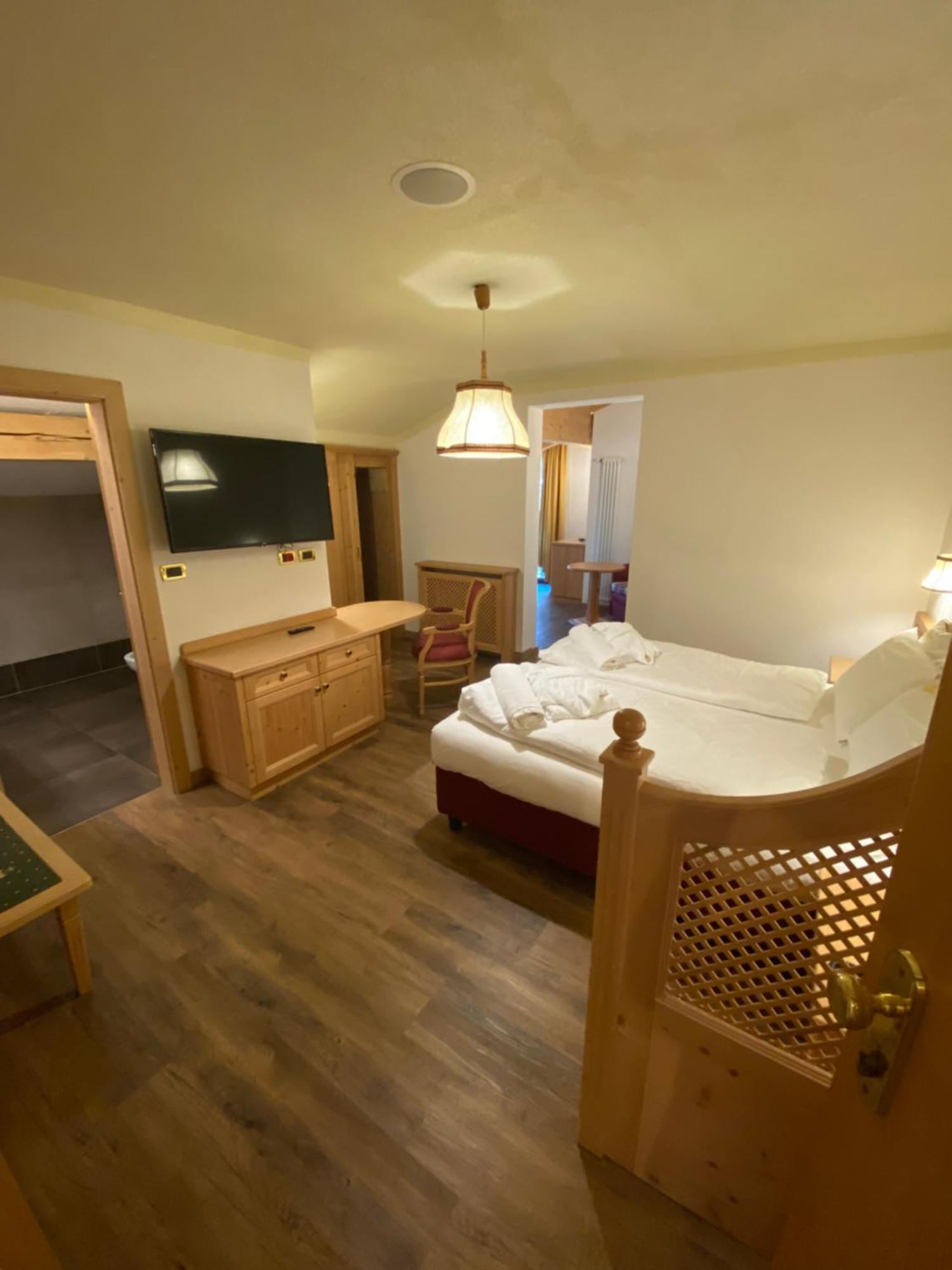 Hotel Terme Antico Bagno Pozza di Fassa Rum bild