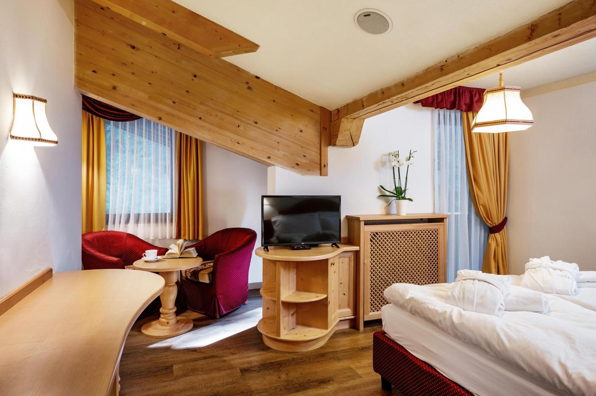 Hotel Terme Antico Bagno Pozza di Fassa Rum bild